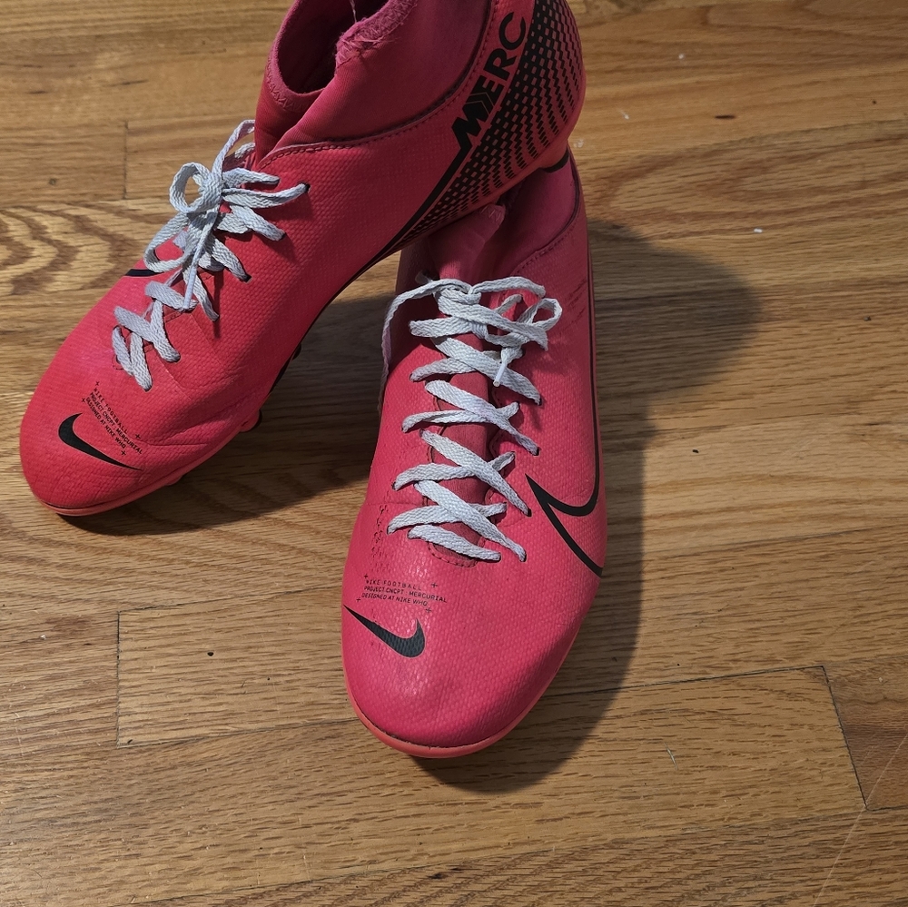 Nike Men's Pink Athletic Football cleat.